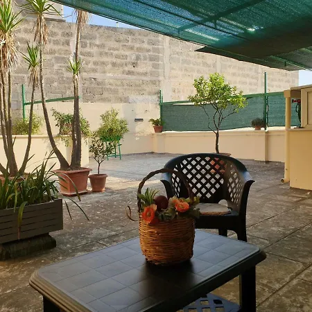 Vacanze, La Casa Di Angelo, Con Terrazzo *